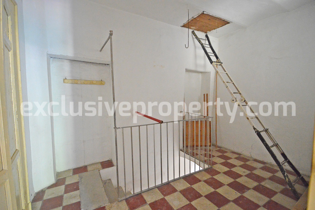 Early 20th century house on three levels for sale in Molise - Italy