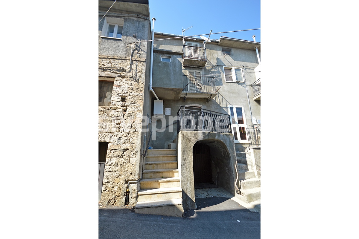 Town house in good condition for sale in Casalanguida - Abruzzo 2