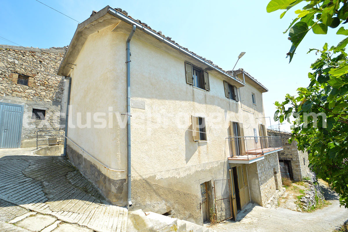 Character stone house with garage for sale in Abruzzo - Italy 1