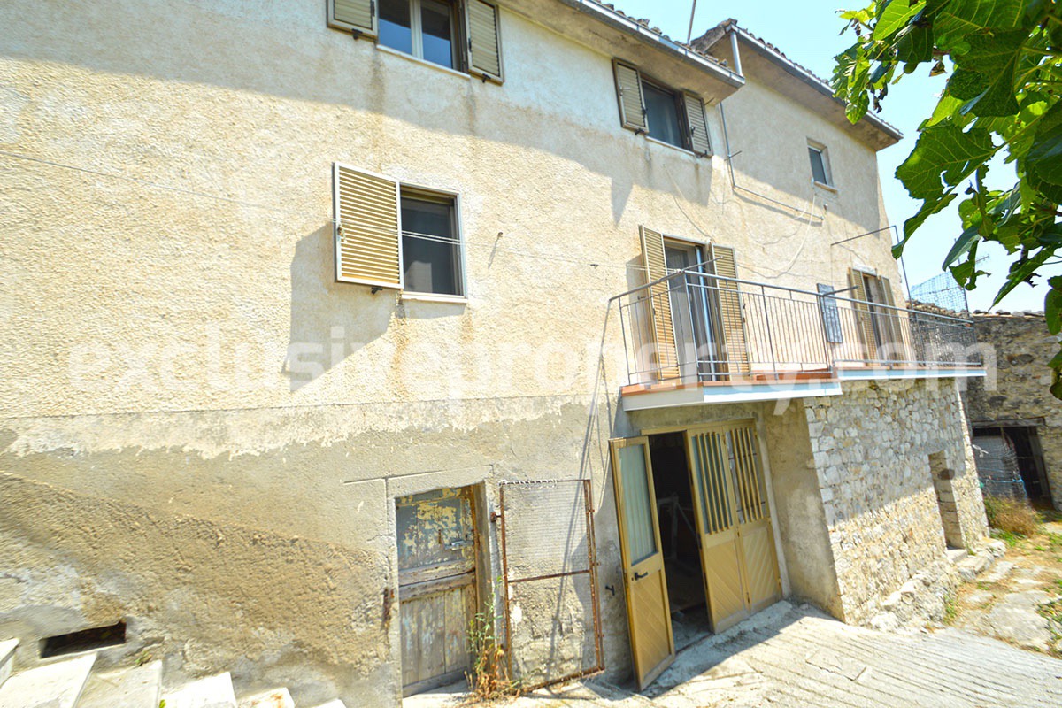 Character stone house with garage for sale in Abruzzo - Italy 2