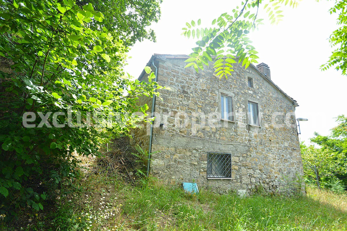 Stone country house for sale with land in the hamlet of Guardiabruna Abruzzo 3