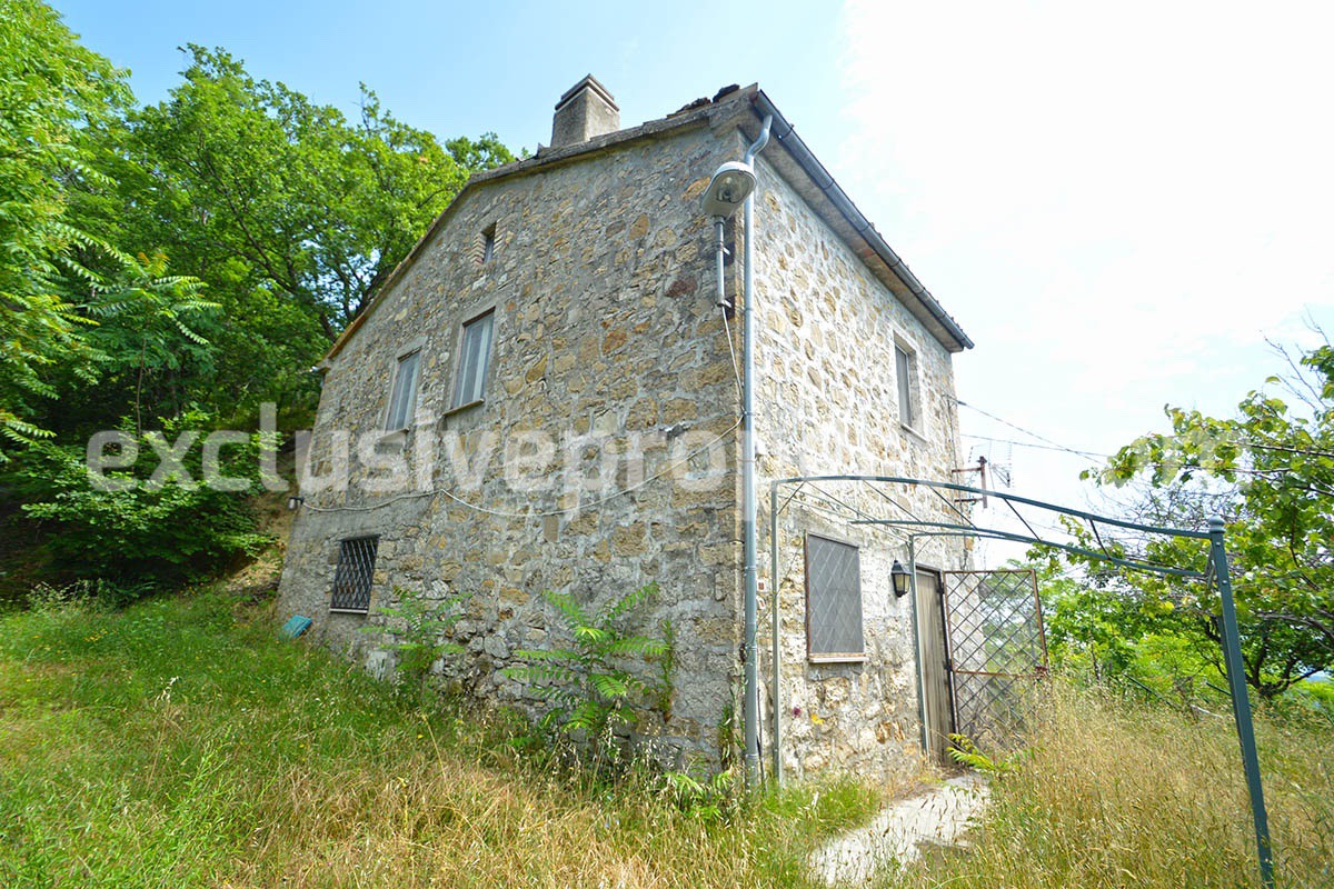 Stone country house for sale with land in the hamlet of Guardiabruna Abruzzo 1