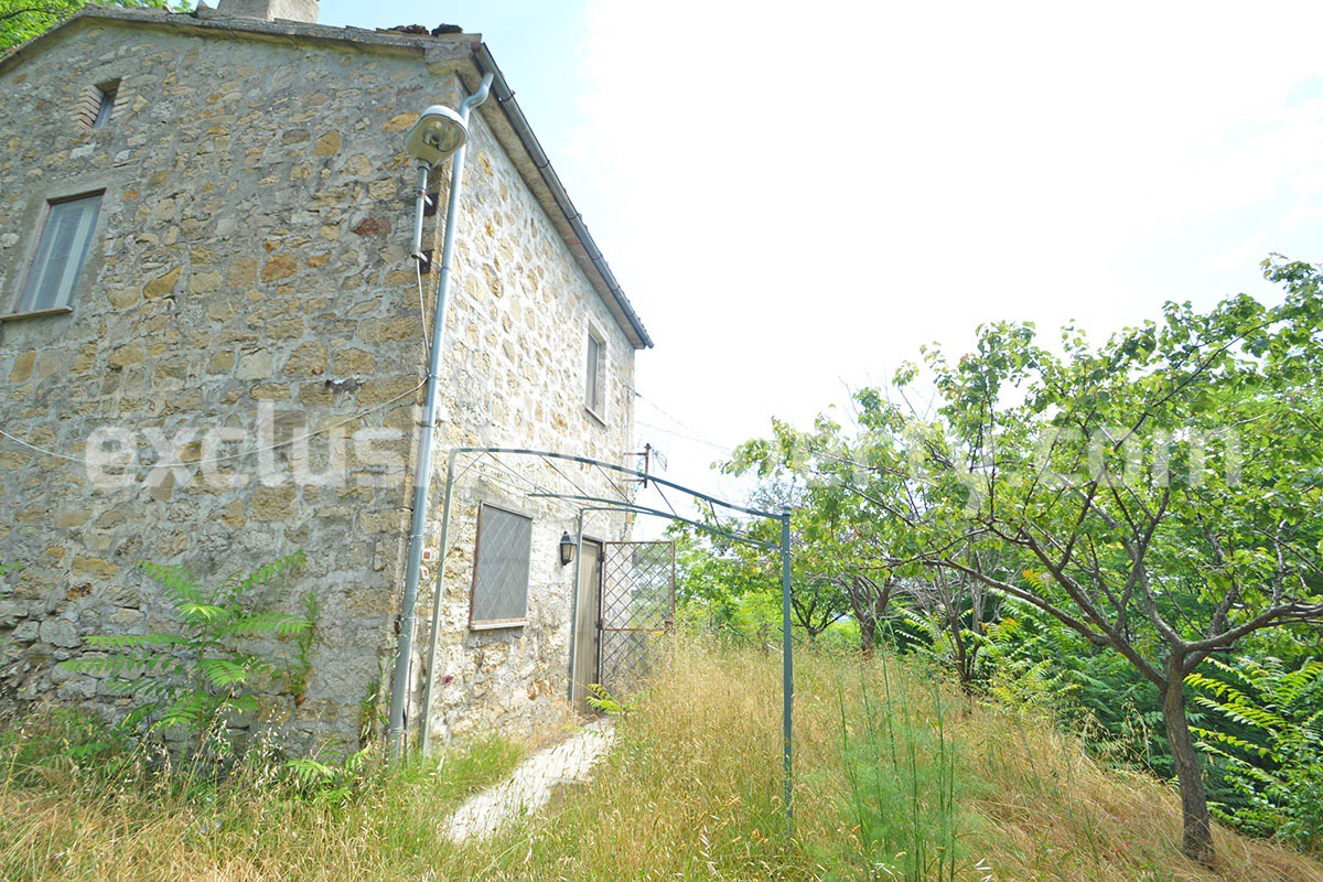 Stone country house for sale with land in the hamlet of Guardiabruna Abruzzo 6