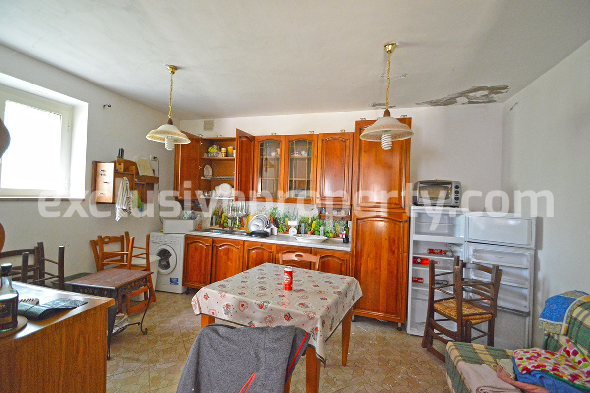 Stone country house for sale with land in the hamlet of Guardiabruna Abruzzo
