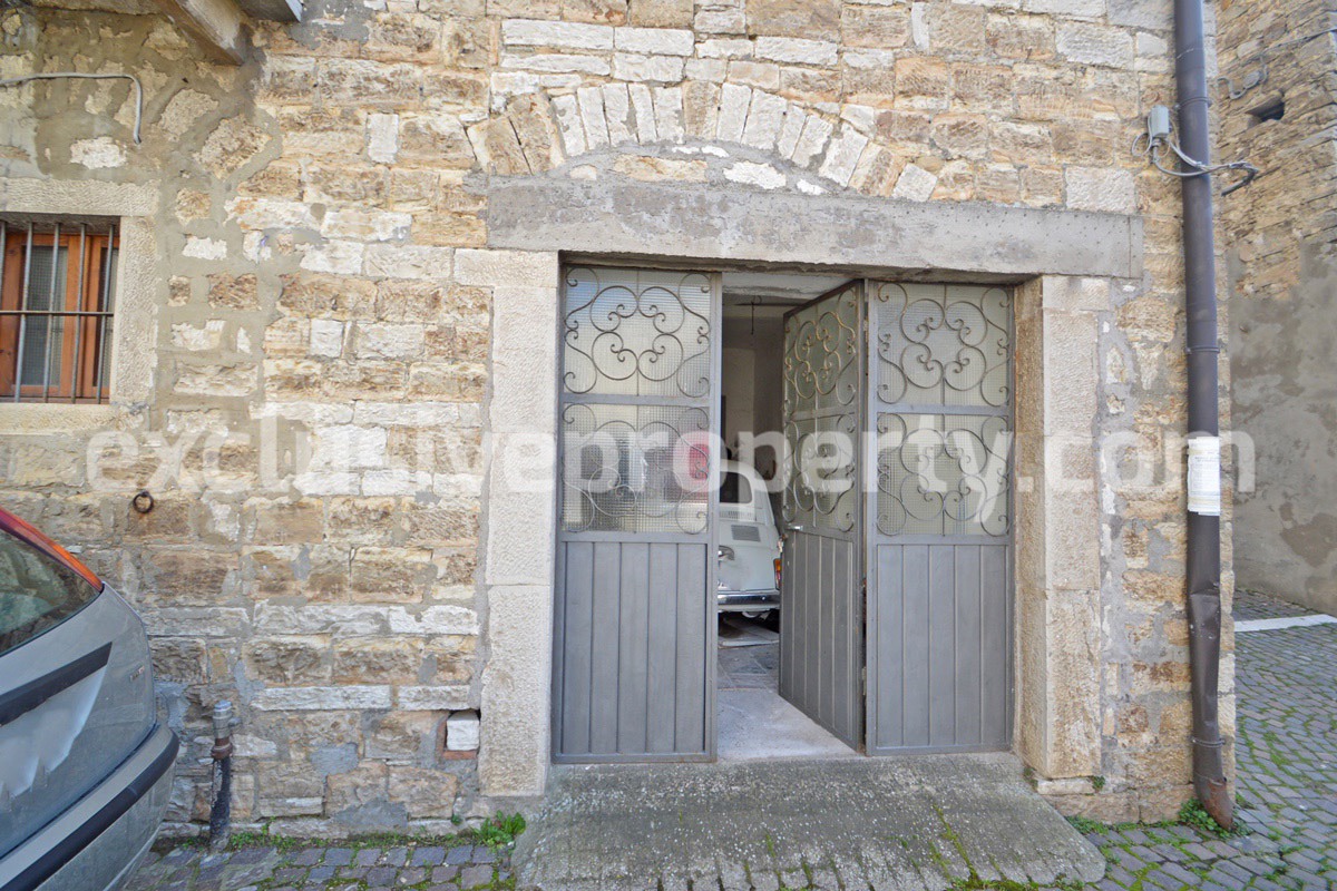 Habitable stone house with garage and with original period floors for sale Molise 24