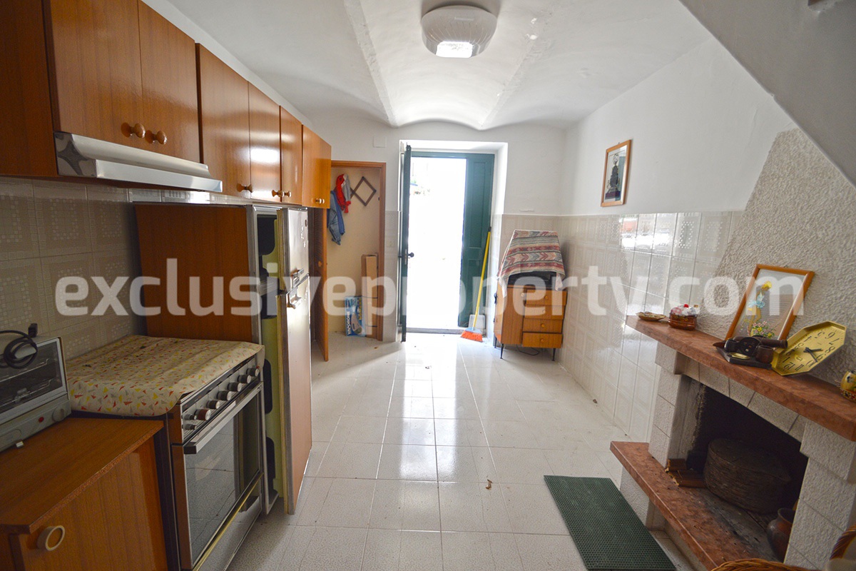 Habitable house in good condition with two rooms for sale in Abruzzo 6