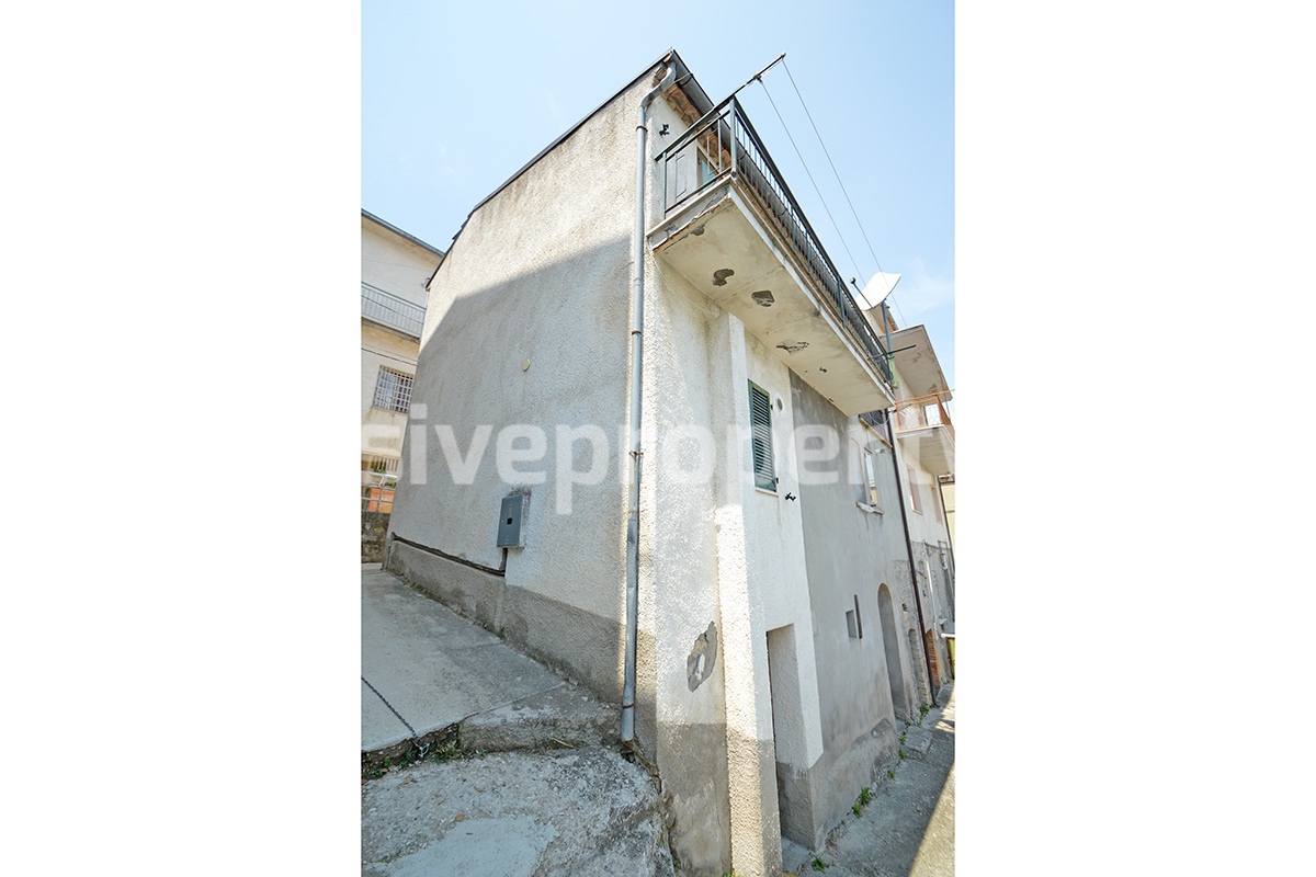 Habitable house in good condition with two rooms for sale in Abruzzo 4