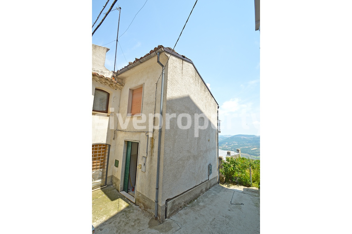 Habitable house in good condition with two rooms for sale in Abruzzo 1