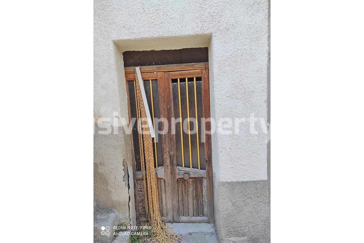 Habitable house in good condition with two rooms for sale in Abruzzo 16