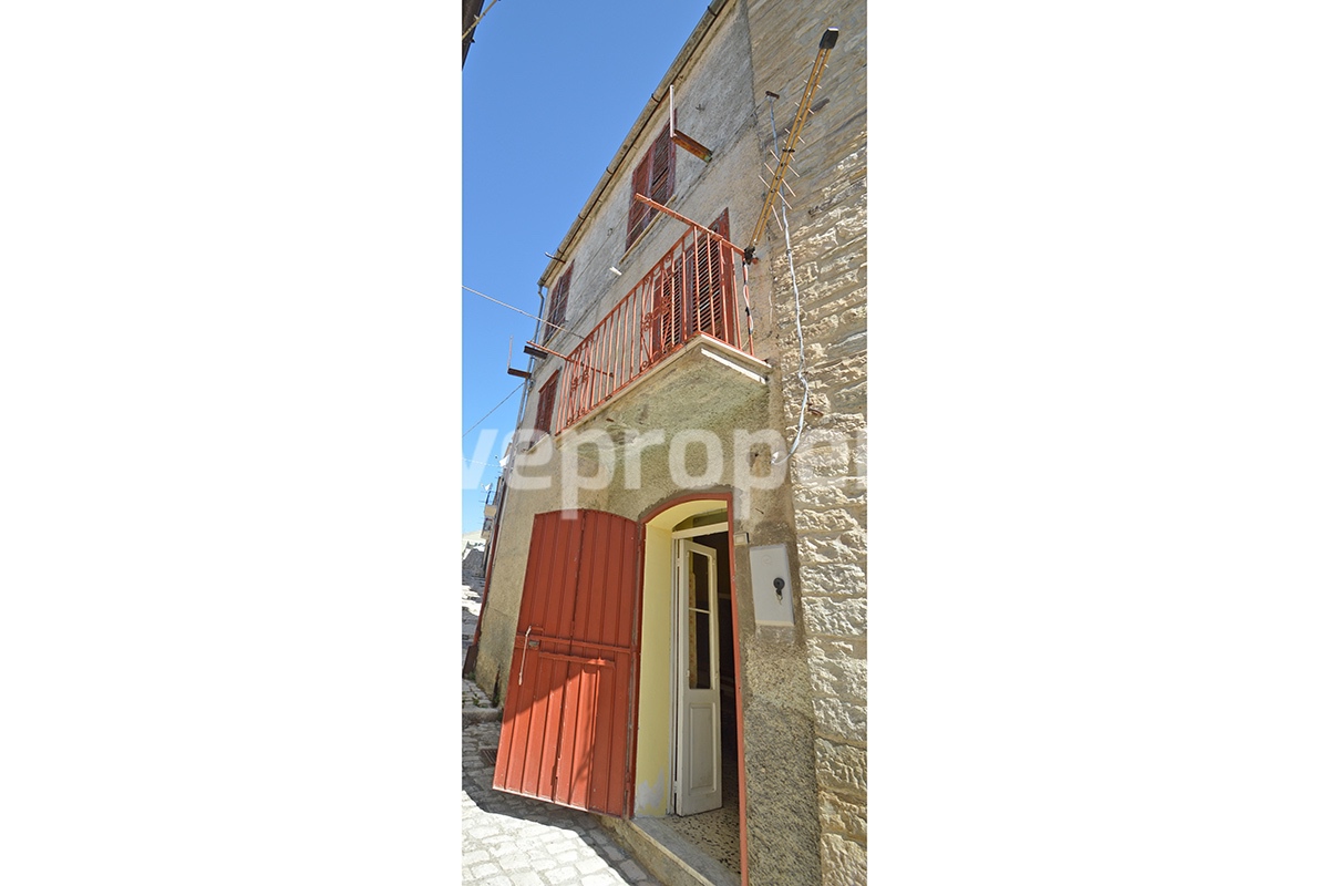 Town house with two rooms for sale in Salcito on the Molise hills