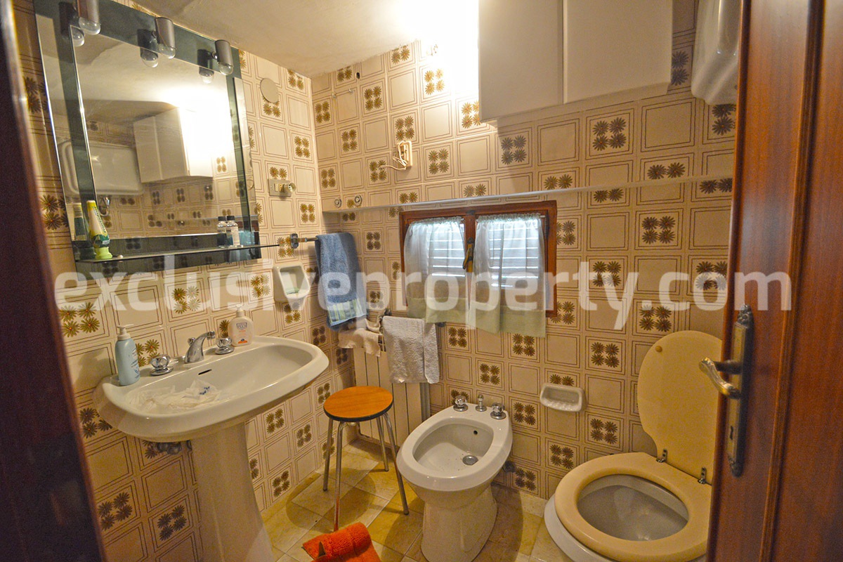 Perfect condition three bedroom town house for sale Molise - Italy