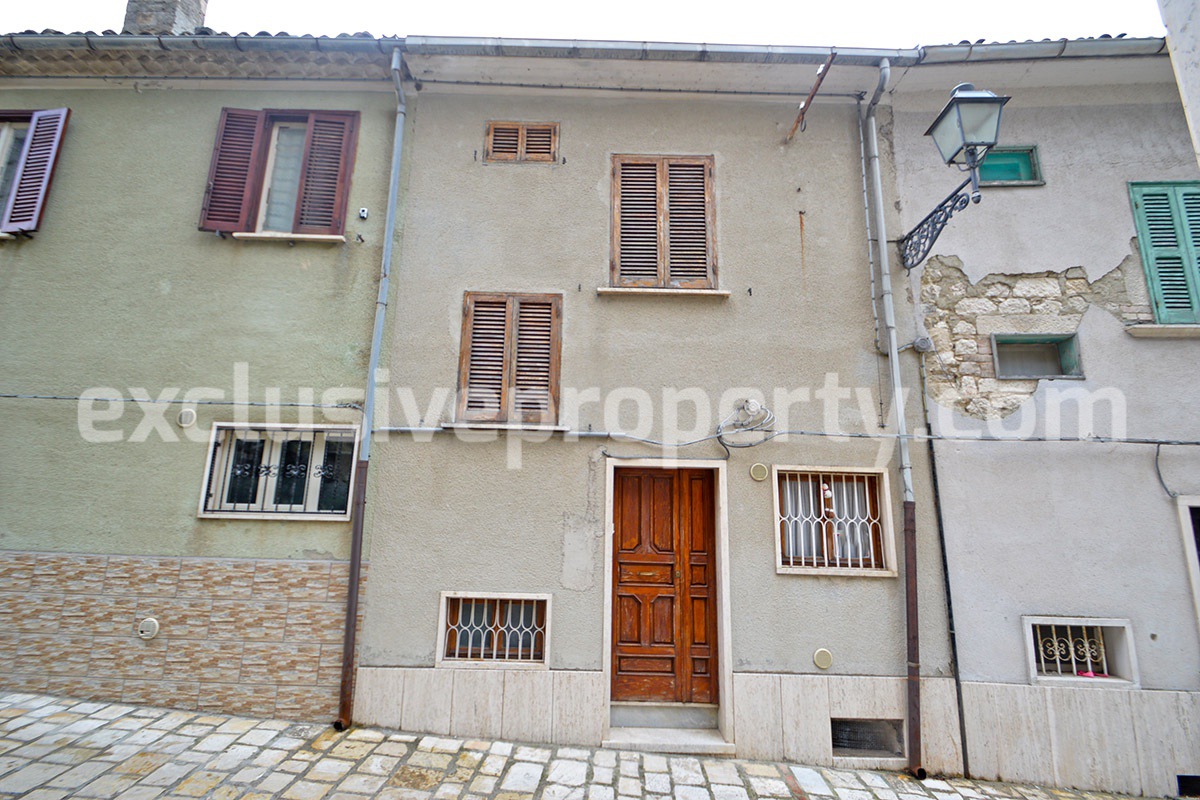 Perfect condition three bedroom town house for sale Molise - Italy