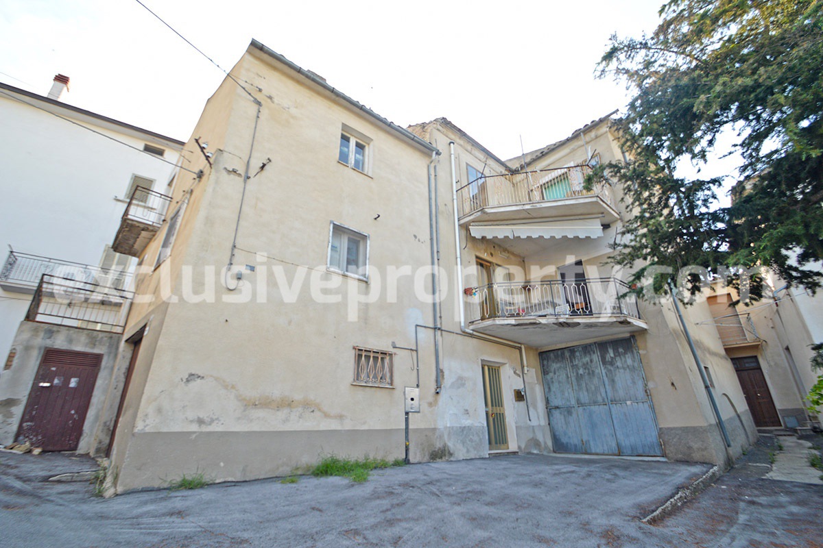 House with two terraces and garage for sale in Abruzzo near the coast