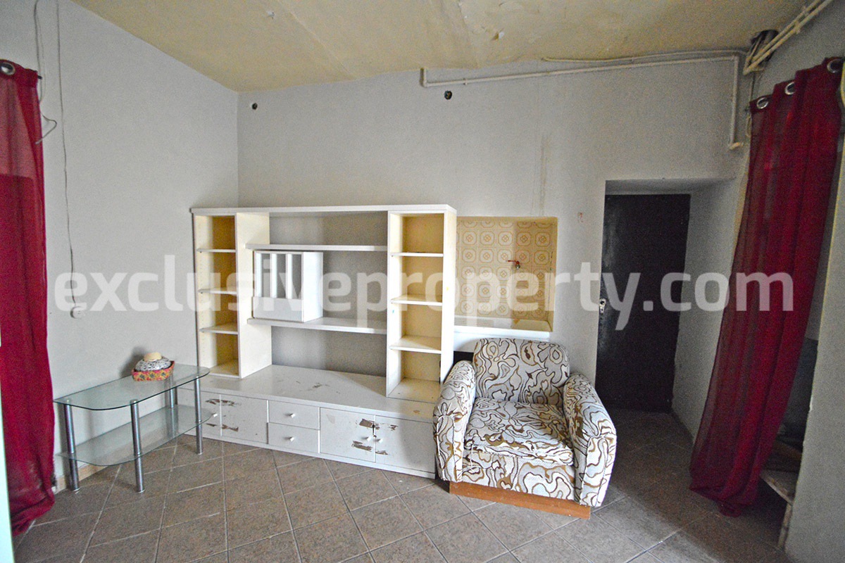 House with two terraces and garage for sale in Abruzzo near the coast 11