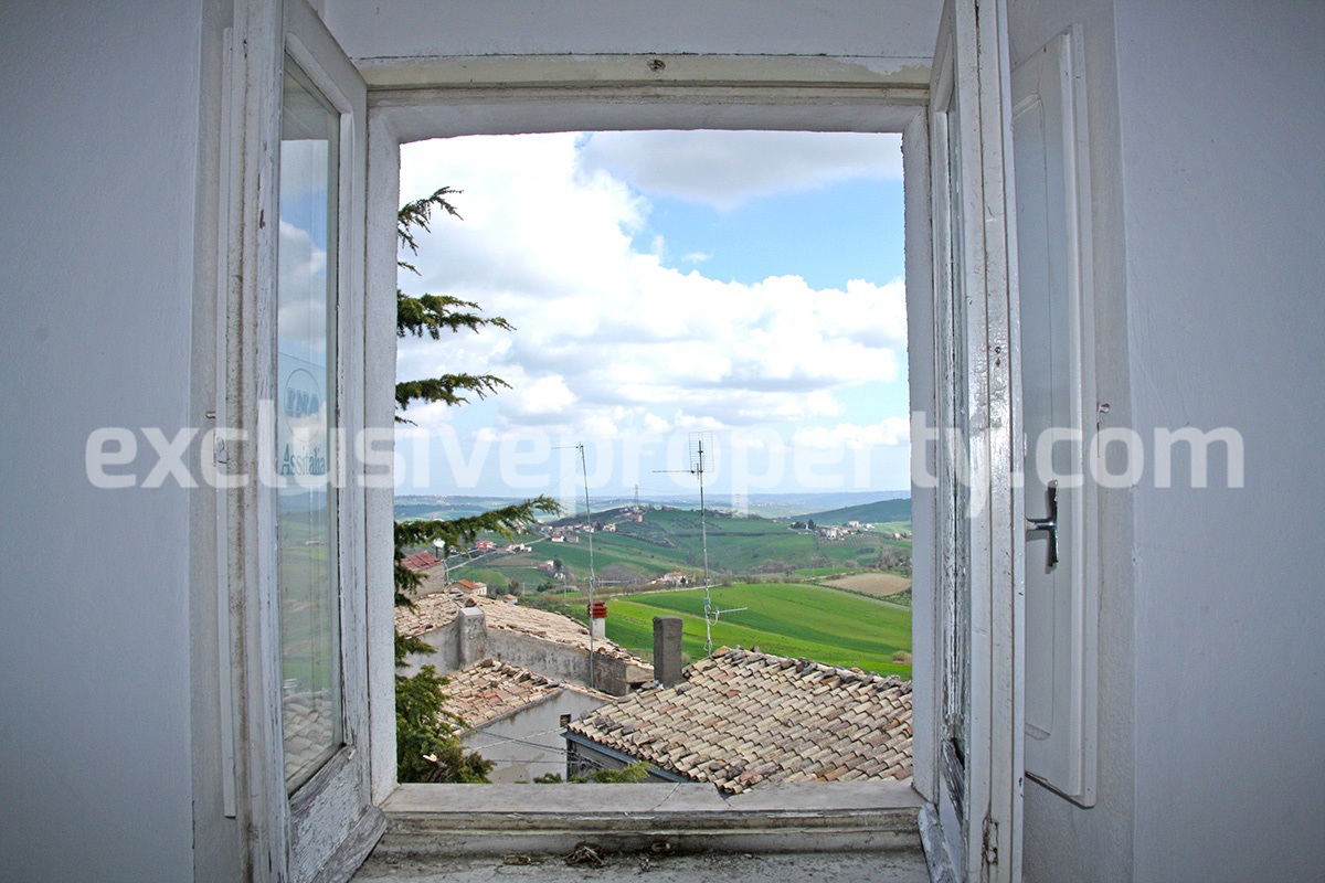House with two terraces and garage for sale in Abruzzo near the coast 33
