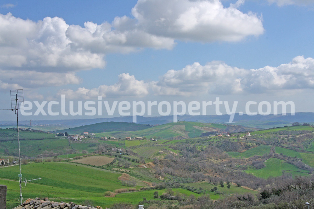 House with two terraces and garage for sale in Abruzzo near the coast 34