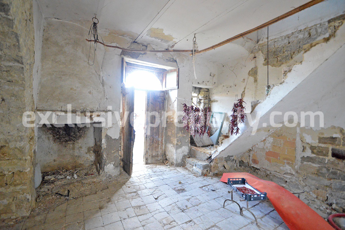 Restored traditional stone house with original details for sale Abruzzo 27