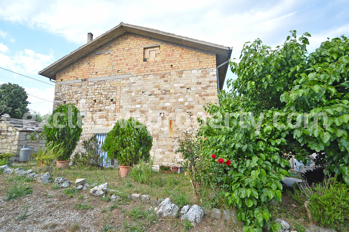 Restored traditional stone house with original details for sale Abruzzo 41