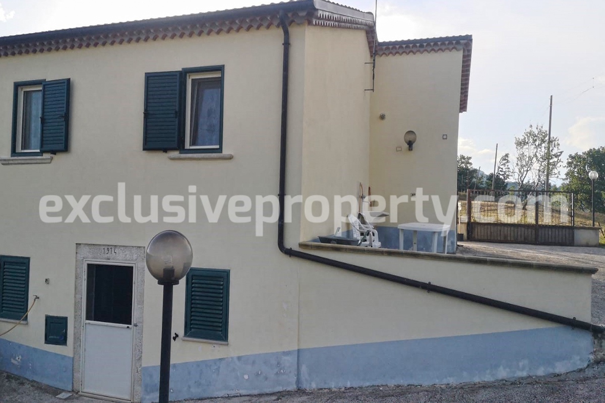 Character house with terrace and garden for sale in Molise - Italy