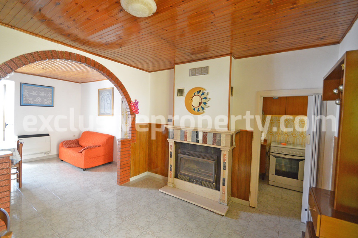 House with garage and cellar in good condition for sale in Abruzzo 4