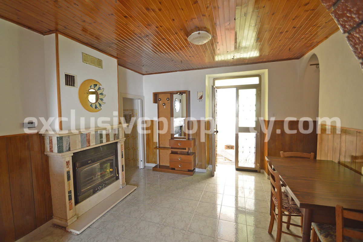 House with garage and cellar in good condition for sale in Abruzzo 6