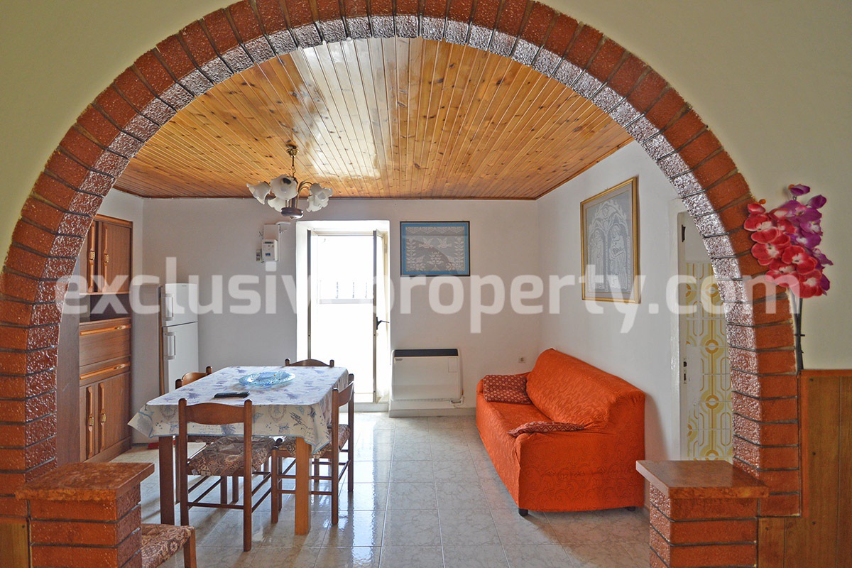 House with garage and cellar in good condition for sale in Abruzzo 3