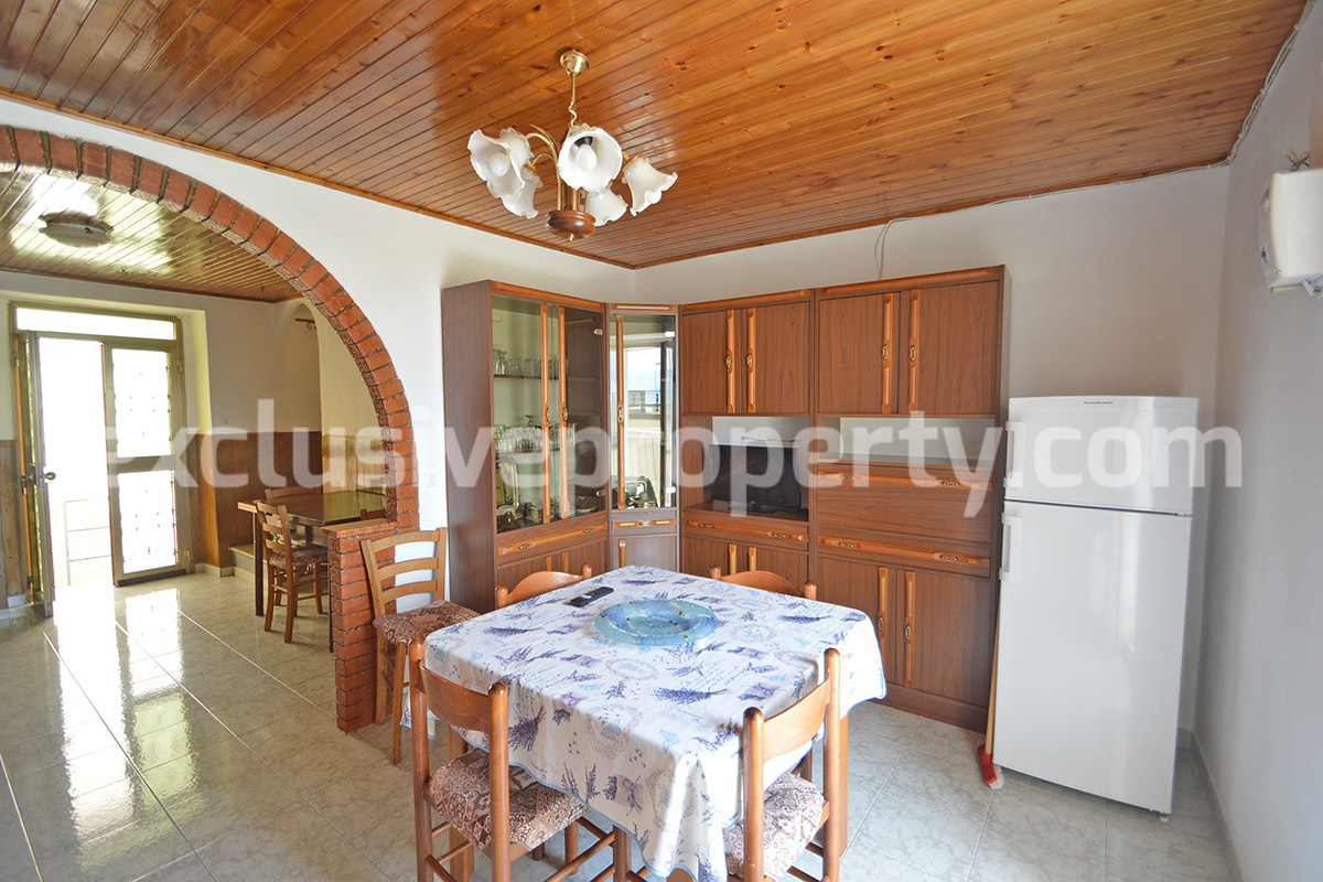 House with garage and cellar in good condition for sale in Abruzzo 2