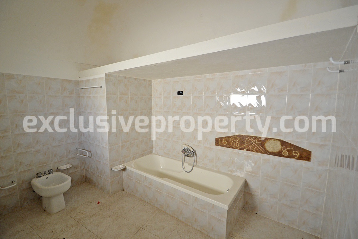 Spacious stone house with garden and panoramic view for sale on the Abruzzo hills 28