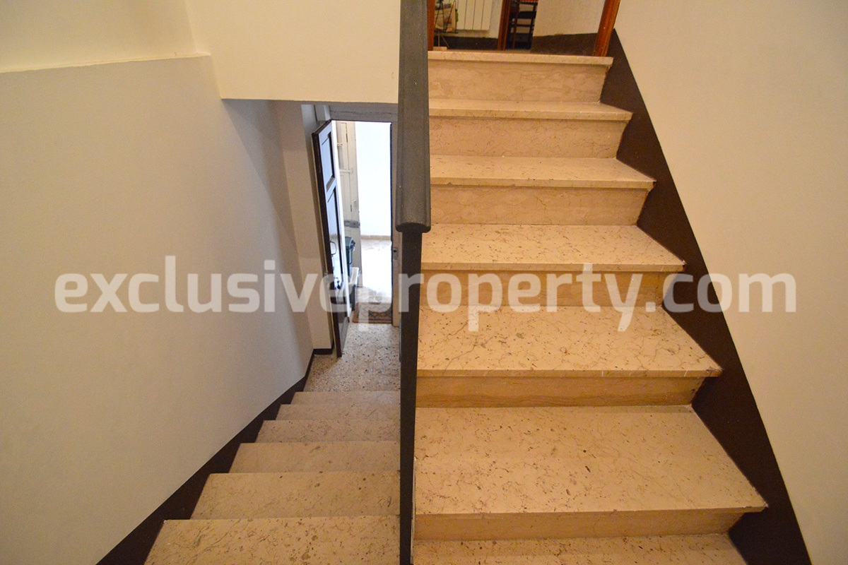 Habitable house with terrace and three bedrooms for sale in the Abruzzo hills 16