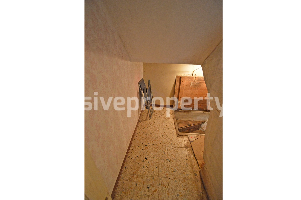 Habitable house with terrace and three bedrooms for sale in the Abruzzo hills 18