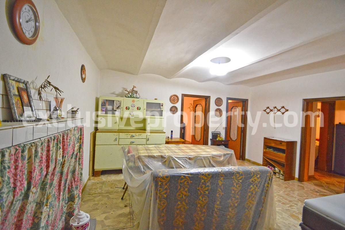 House on the ground floor with cellar and three bedrooms for sale in Abruzzo 4