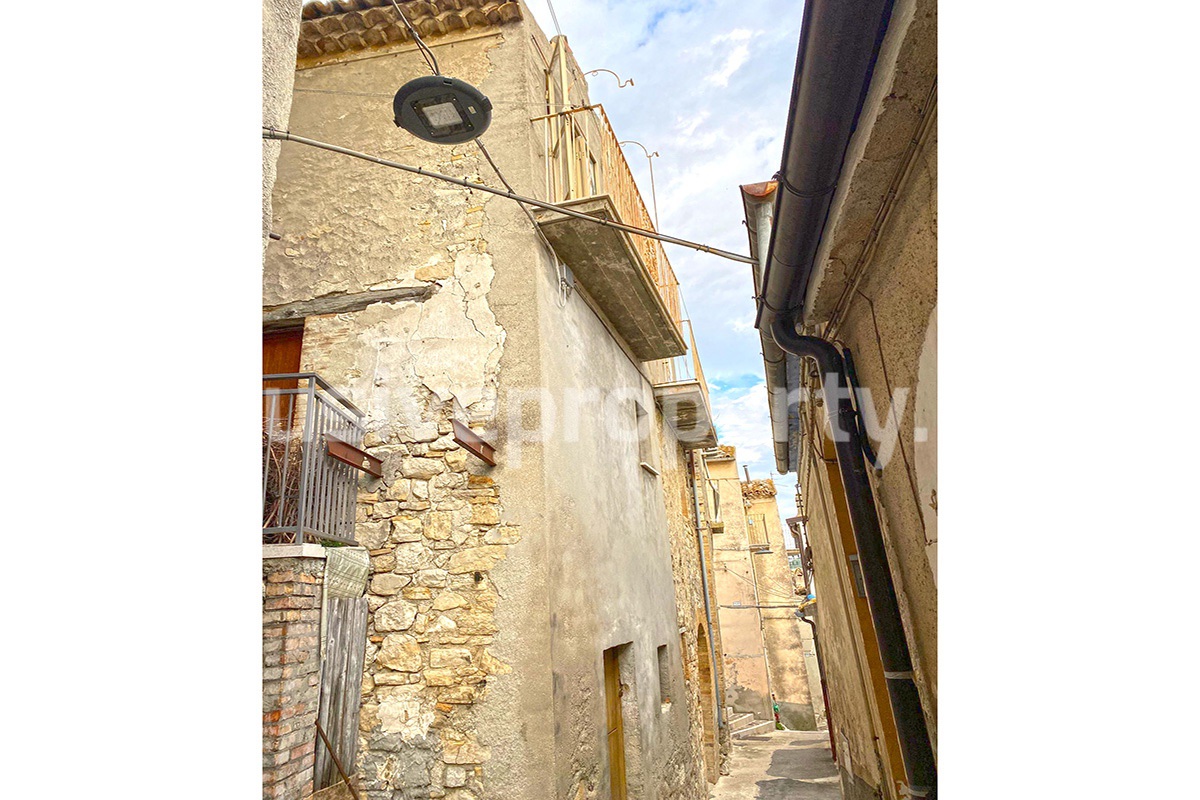Property consisting of two residential units for sale in Abruzzo - Italy 92