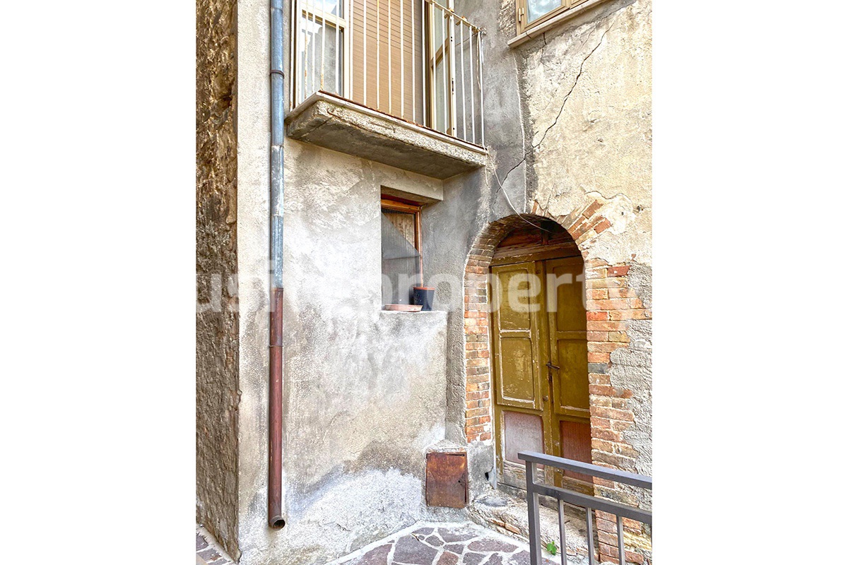 Property consisting of two residential units for sale in Abruzzo - Italy 98