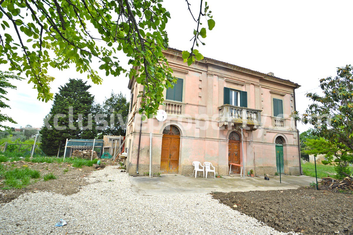 Characteristic property with garden for sale a few km from the Sea 1